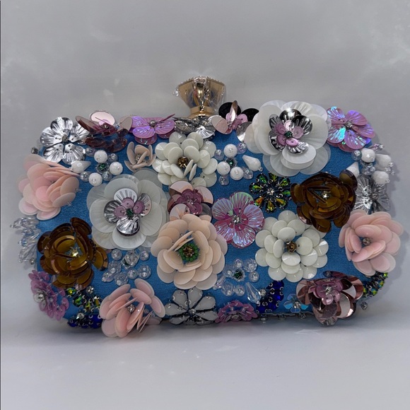 bebe Handbags - Bebe Los Angeles Daisy Clutch